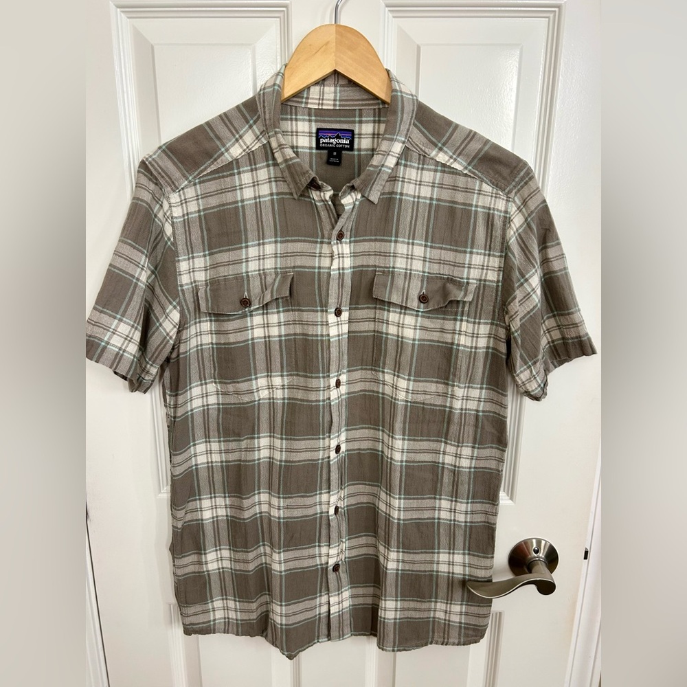Patagonia Organic Cotton Men's Gray White Plaid Short Sleeve Button Shirt